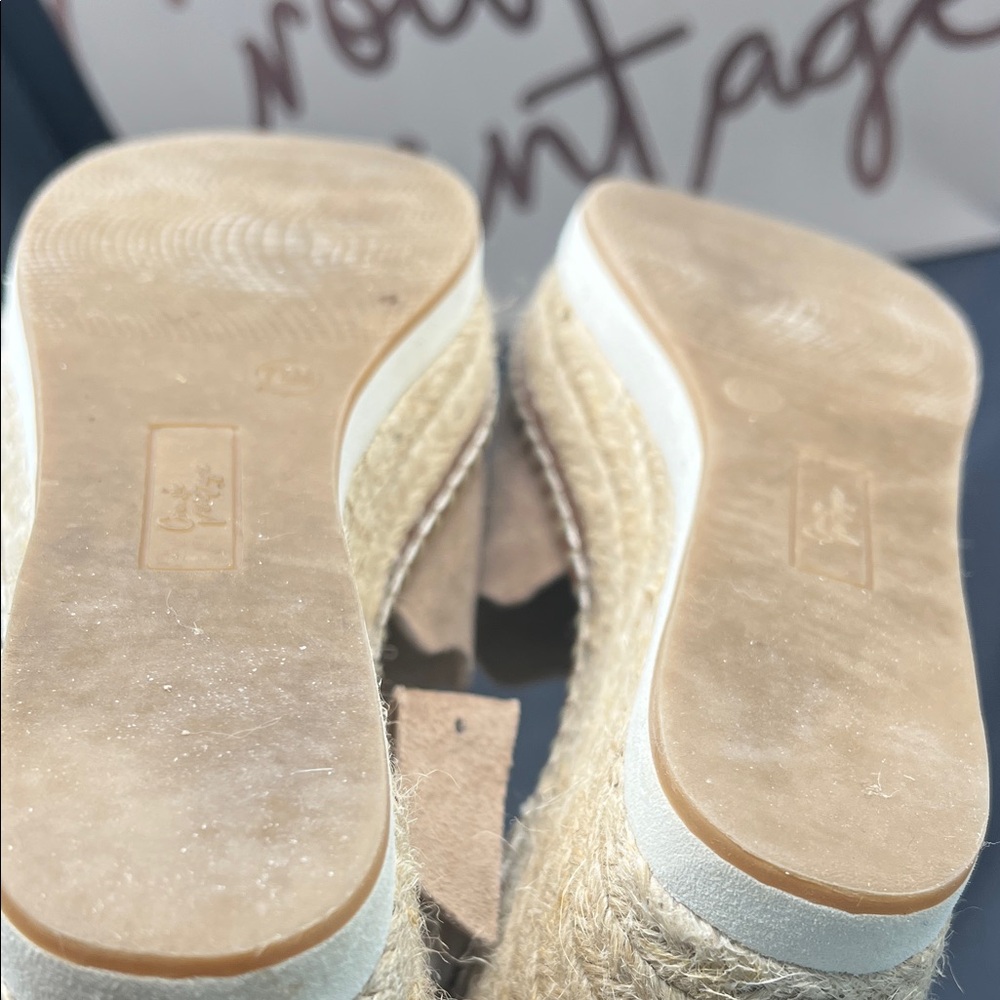 Crown Vintage Beige Scalloped Wedges - Picture 8 of 8